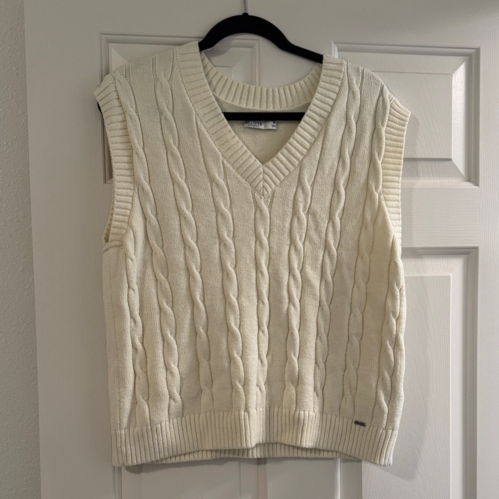 Hollister Cream V-Neck Cable Knit Sweater Vest